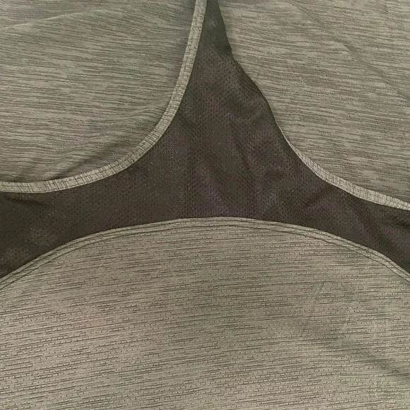 Under Armour Women's UA Tech Vent Running Training Workout Tank Top - Picture 3 of 4